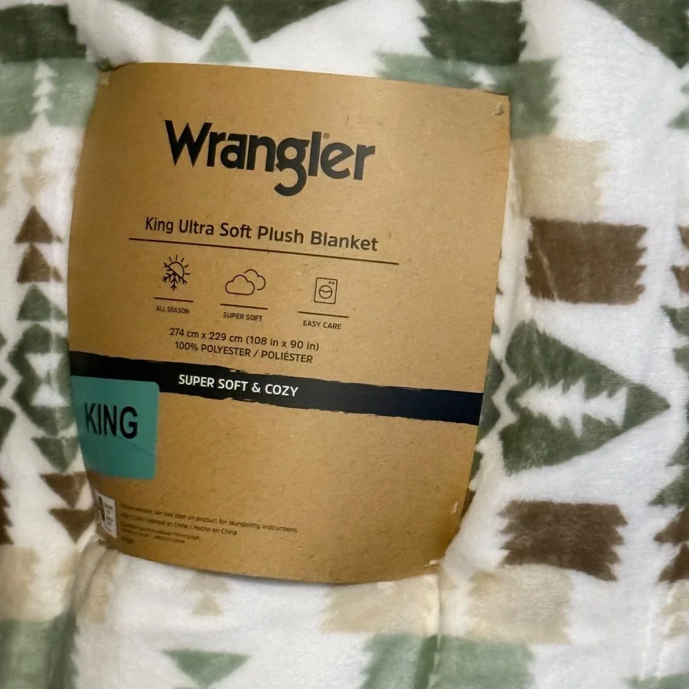 NEW Wrangler Western Aztec Green White Western Plush King Blanket 108 in x 90 in